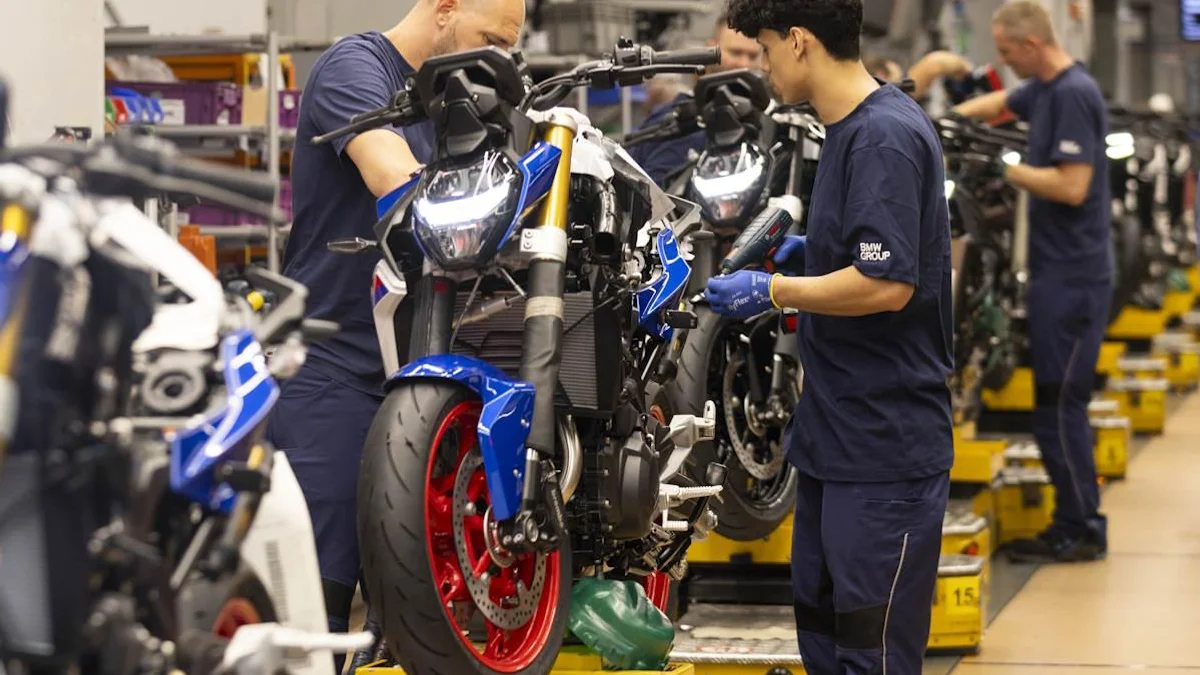 BMW Motorrad viert 60 jaar Berlijnse fabriek met tentoonstelling