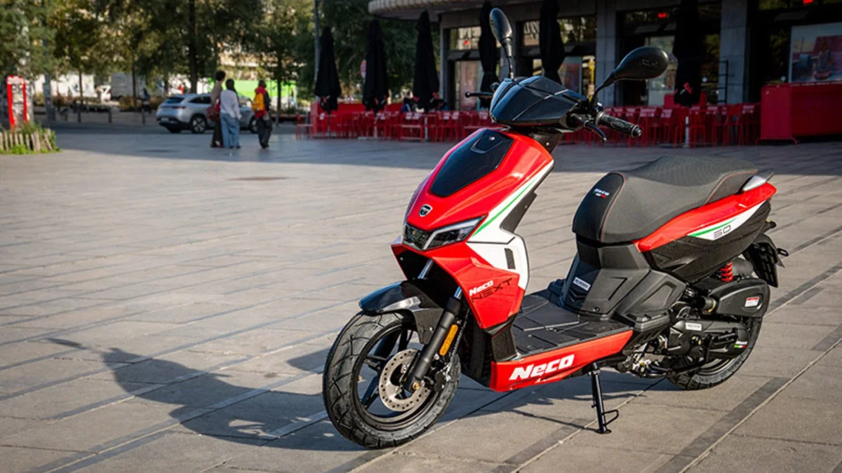 NECO lanceert nieuwe NXT 50 scooter voor stadsverkeer