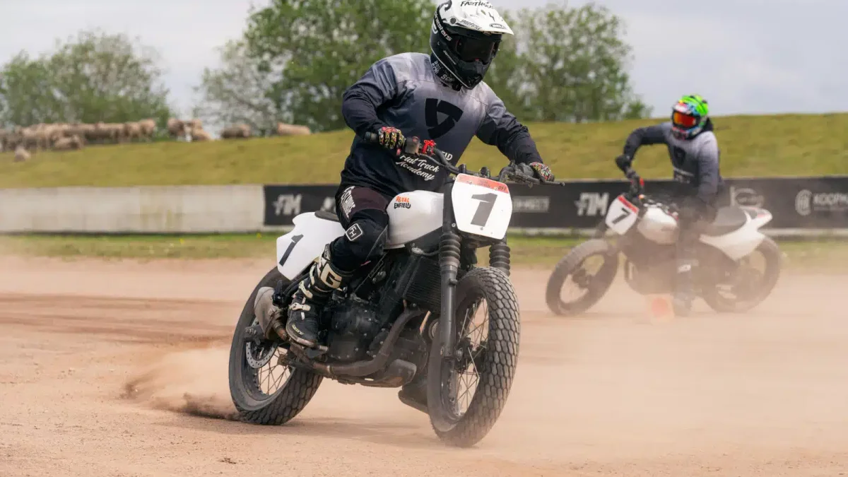 Royal Enfield Slide School op Speed Centre Roden