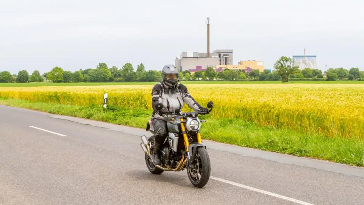 Suzuki GSX-8T: Sportieve Naked Bike Verrast op Duitse Wegen