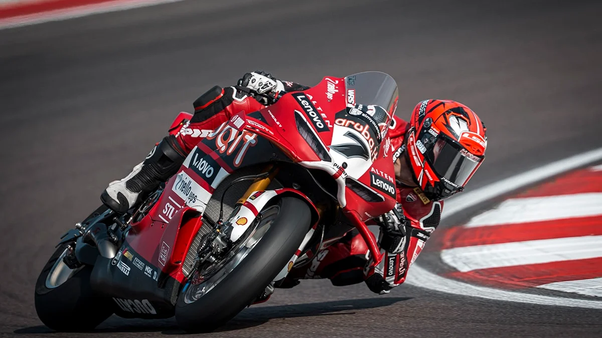 WorldSBK Cremona: Lecuona snelste, Bulega valt twee keer