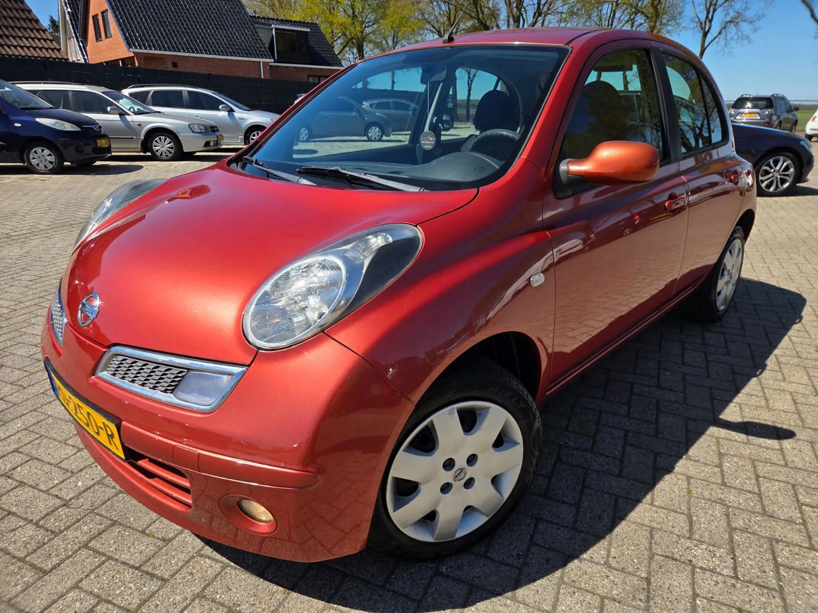 Nissan Micra (2008) — foto 1
