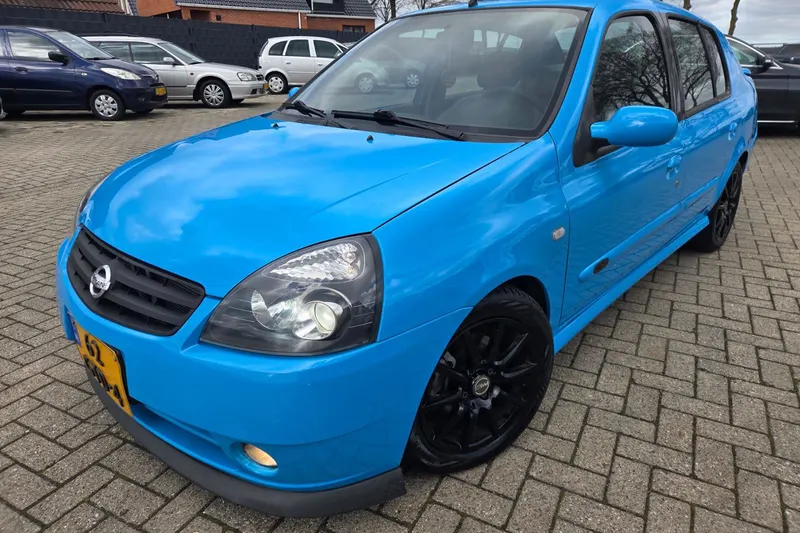 Nissan PLATINA (2003)