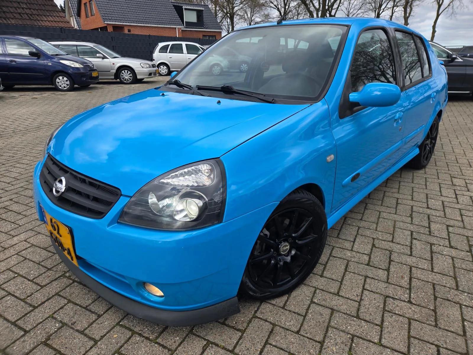 Nissan Platina (2003) — foto 1
