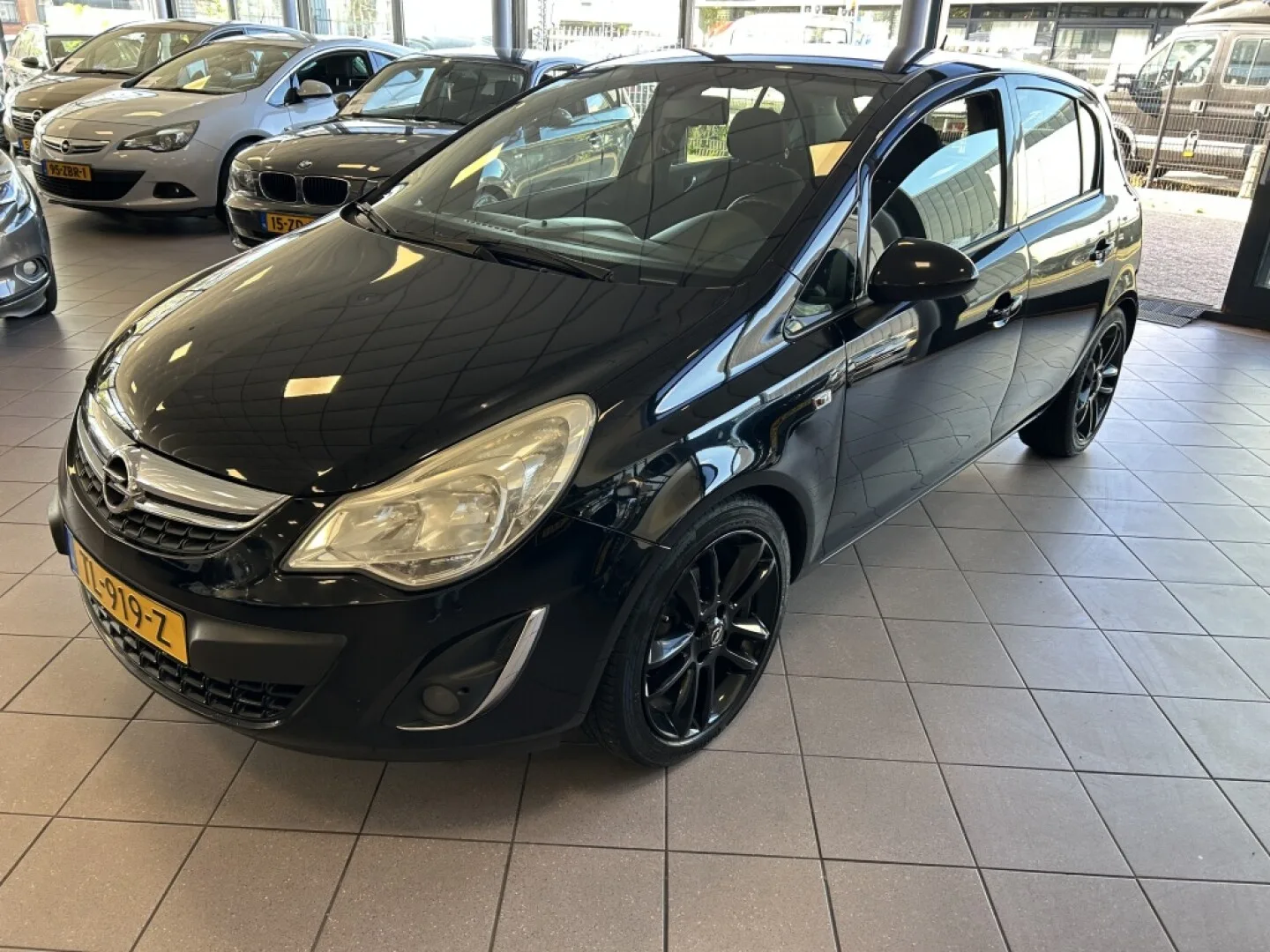 Opel Corsa (2011) — foto 1