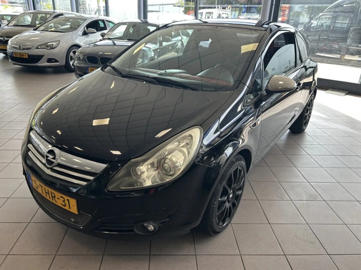 Opel Corsa (2008) — foto 1