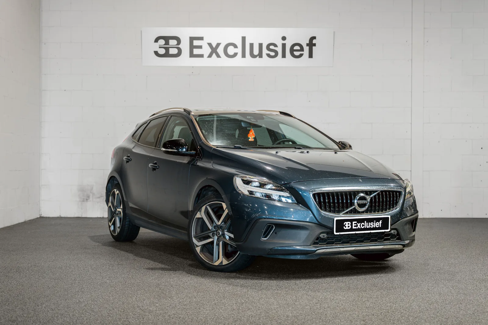 Volvo V40 Cross Country (2019) — foto 1