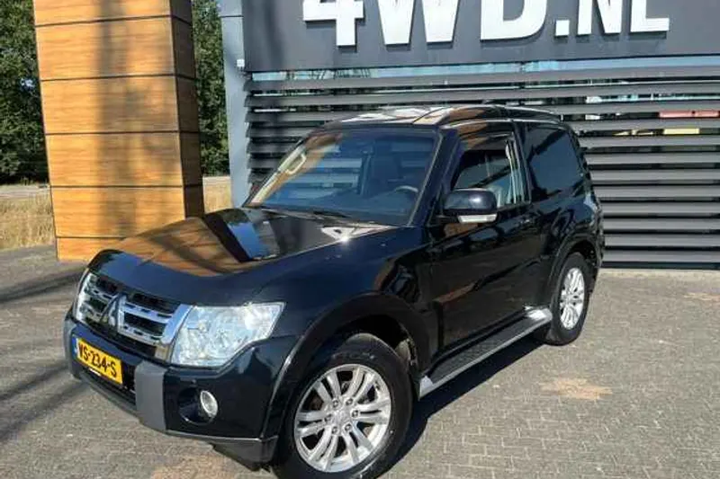 Mitsubishi Pajero (2012)