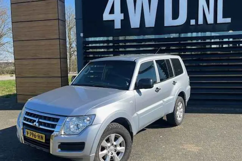 Mitsubishi Pajero (2017)