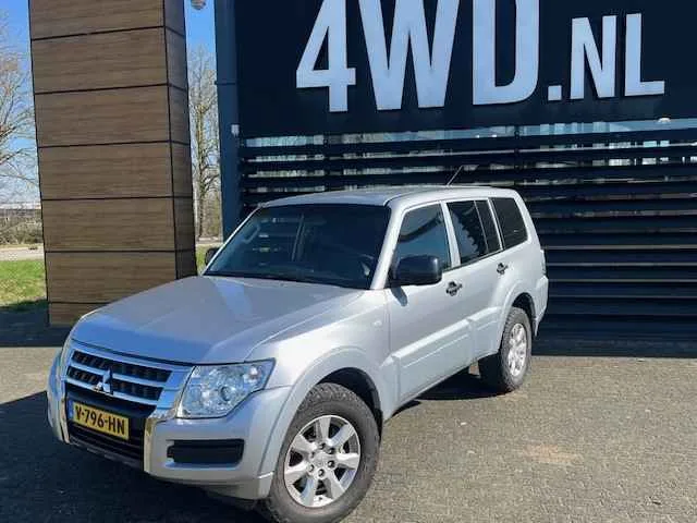 Mitsubishi Pajero (2017) — foto 1