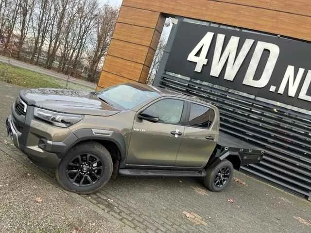 Toyota Hilux (2024) — foto 1