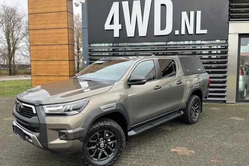 Toyota Hilux (2023)