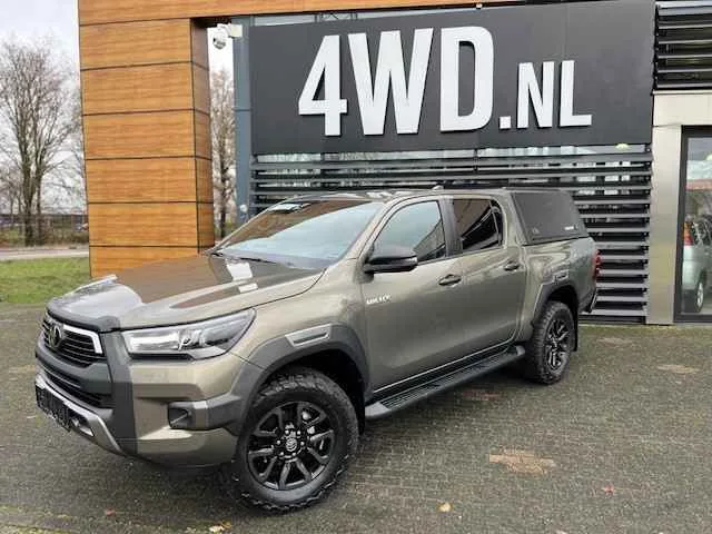 Toyota Hilux (2023) — foto 1