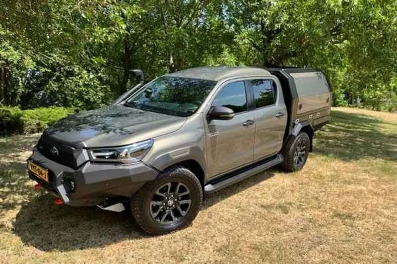 Toyota Hilux (2024)