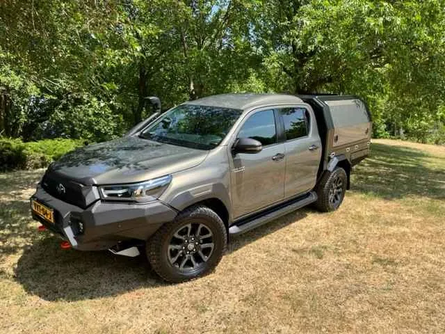 Toyota Hilux (2024) — foto 1