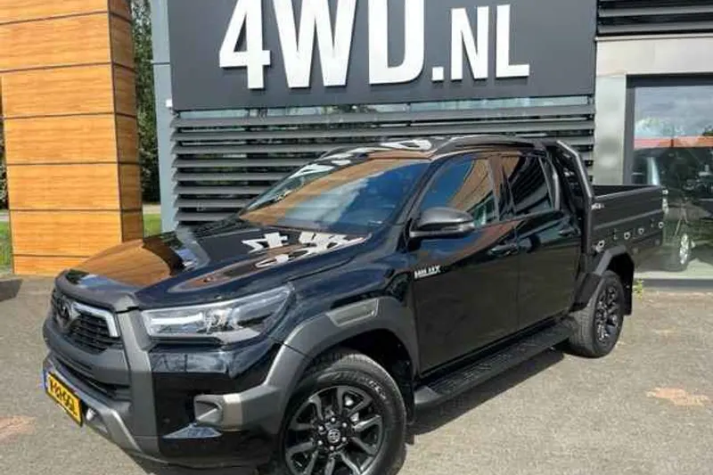 Toyota Hilux (2024)