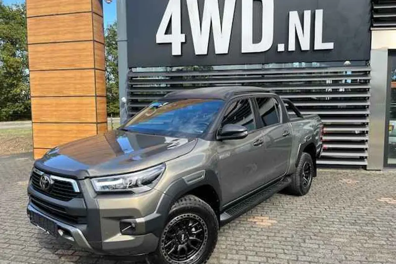 Toyota Hilux (2023)