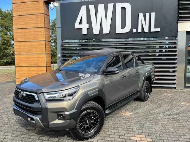 Toyota Hilux (2023) — foto 1