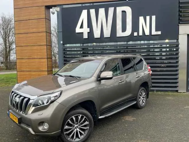 Toyota Land Cruiser (2017) — foto 1