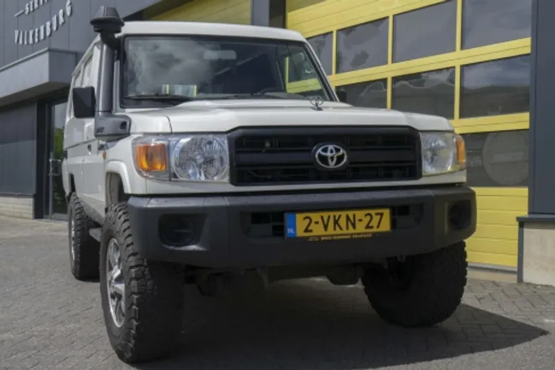 Toyota Land Cruiser (2010)