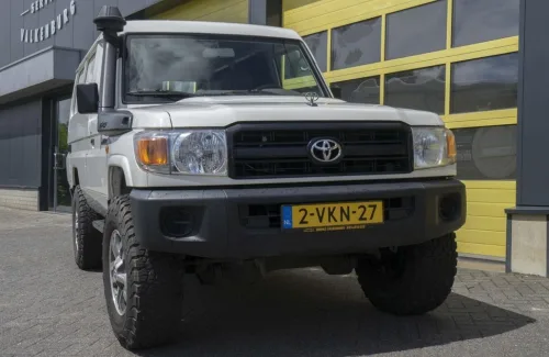 Toyota Land Cruiser (2010) — foto 1