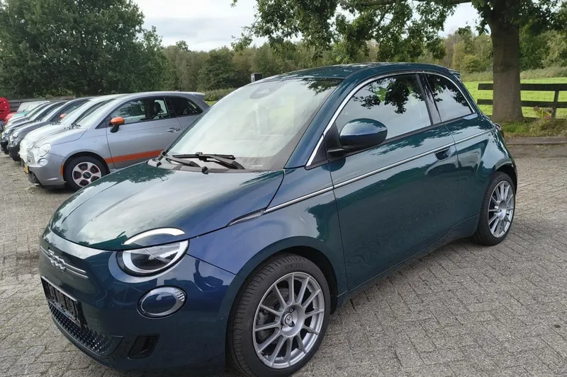 Fiat 500 (2023)
