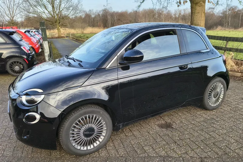 Fiat 500 (2023)