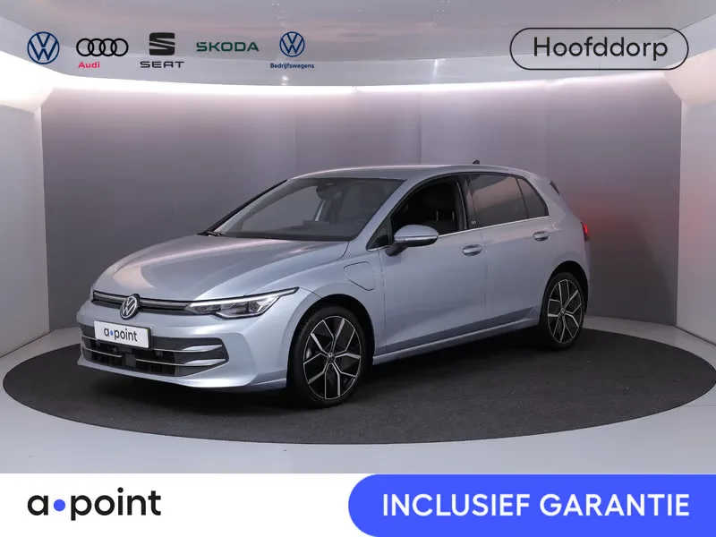 Volkswagen Golf (2024) — foto 1