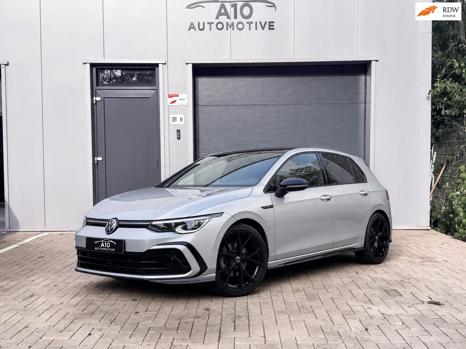 Volkswagen Golf (2021) — foto 1
