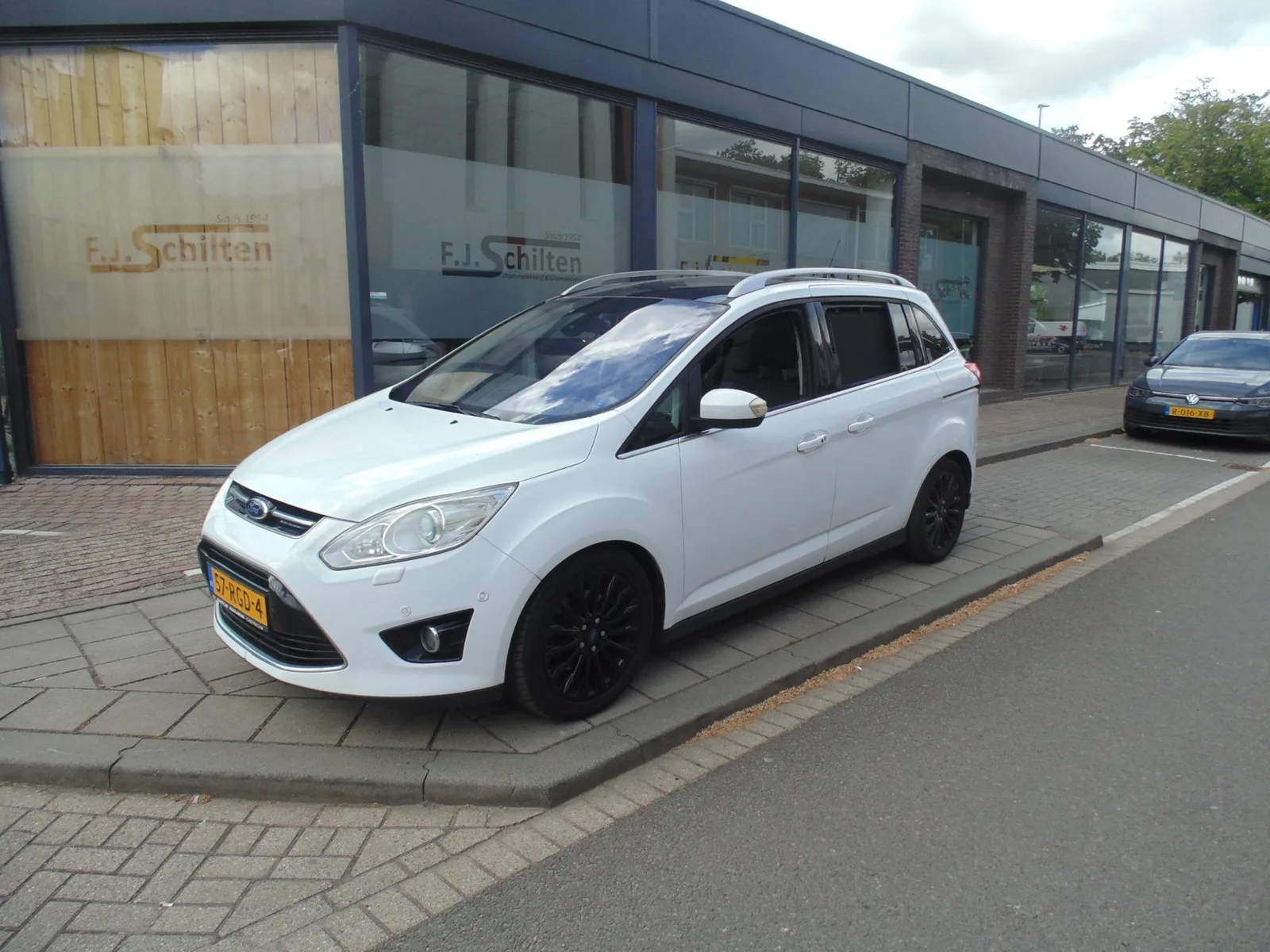 Ford Grand C-Max (2011) — foto 1