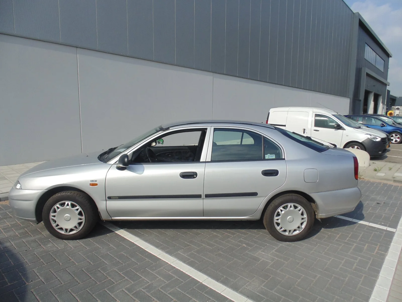 Mitsubishi Carisma (1998) — foto 1