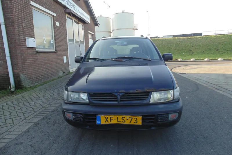 Mitsubishi Space Wagon (1998)