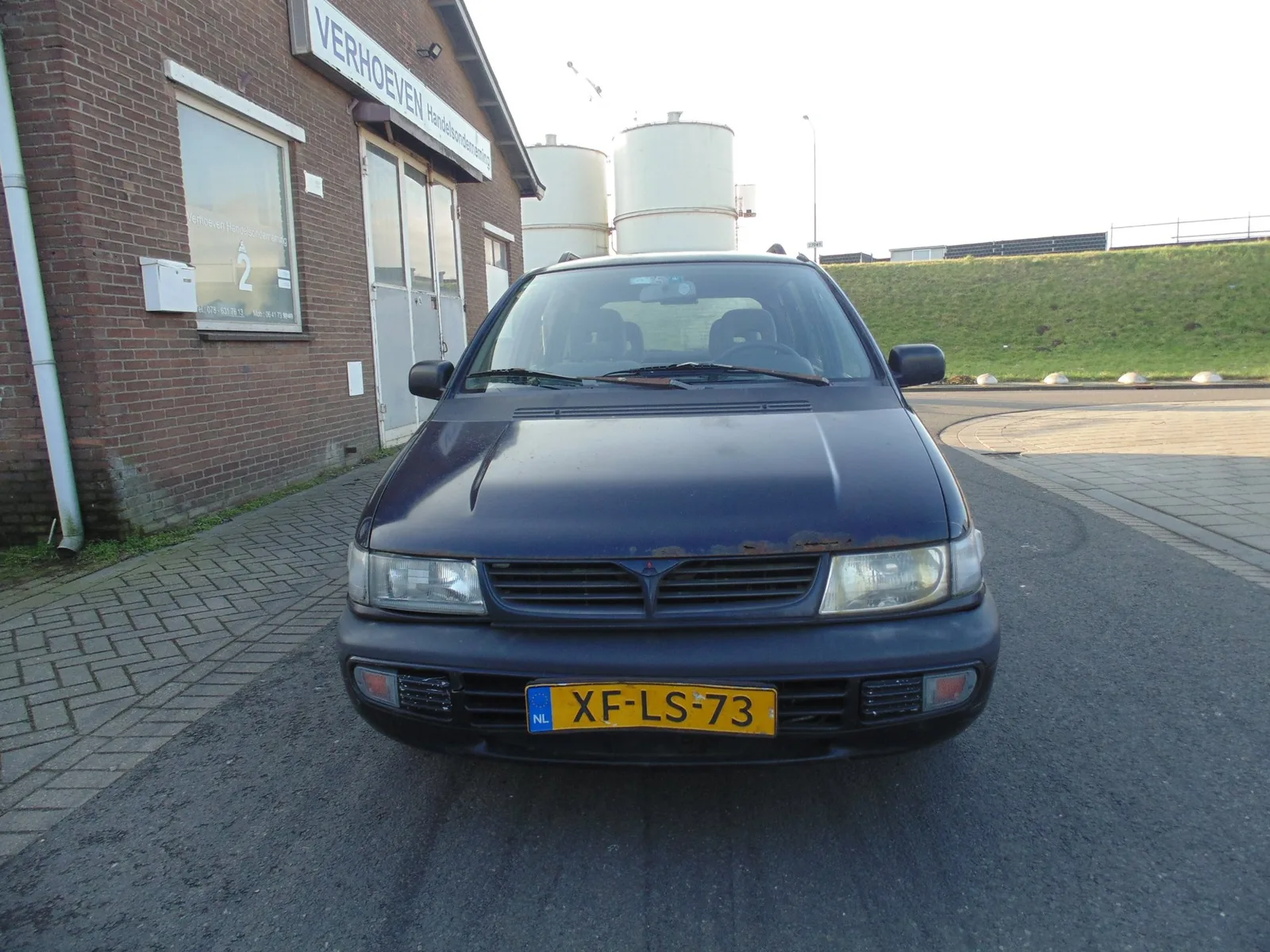 Mitsubishi Space Wagon (1998) — foto 1