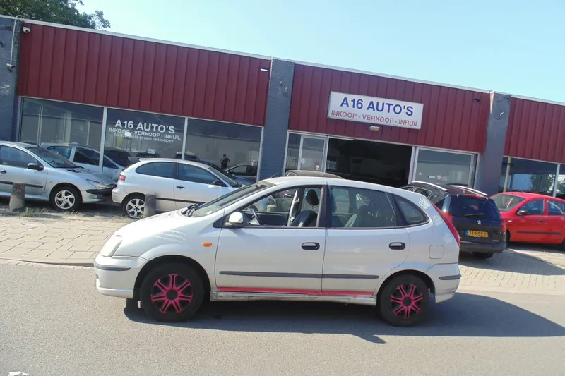 Nissan Almera Tino (2005)