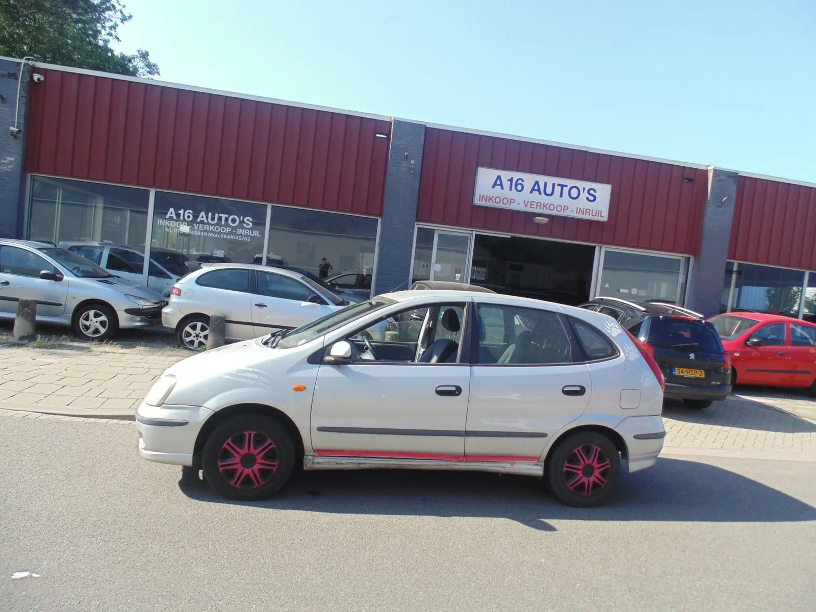 Nissan Almera Tino (2005) — foto 1
