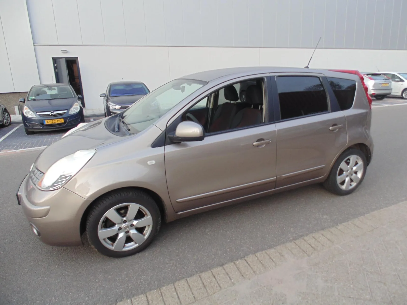 Nissan Note (2008) — foto 1