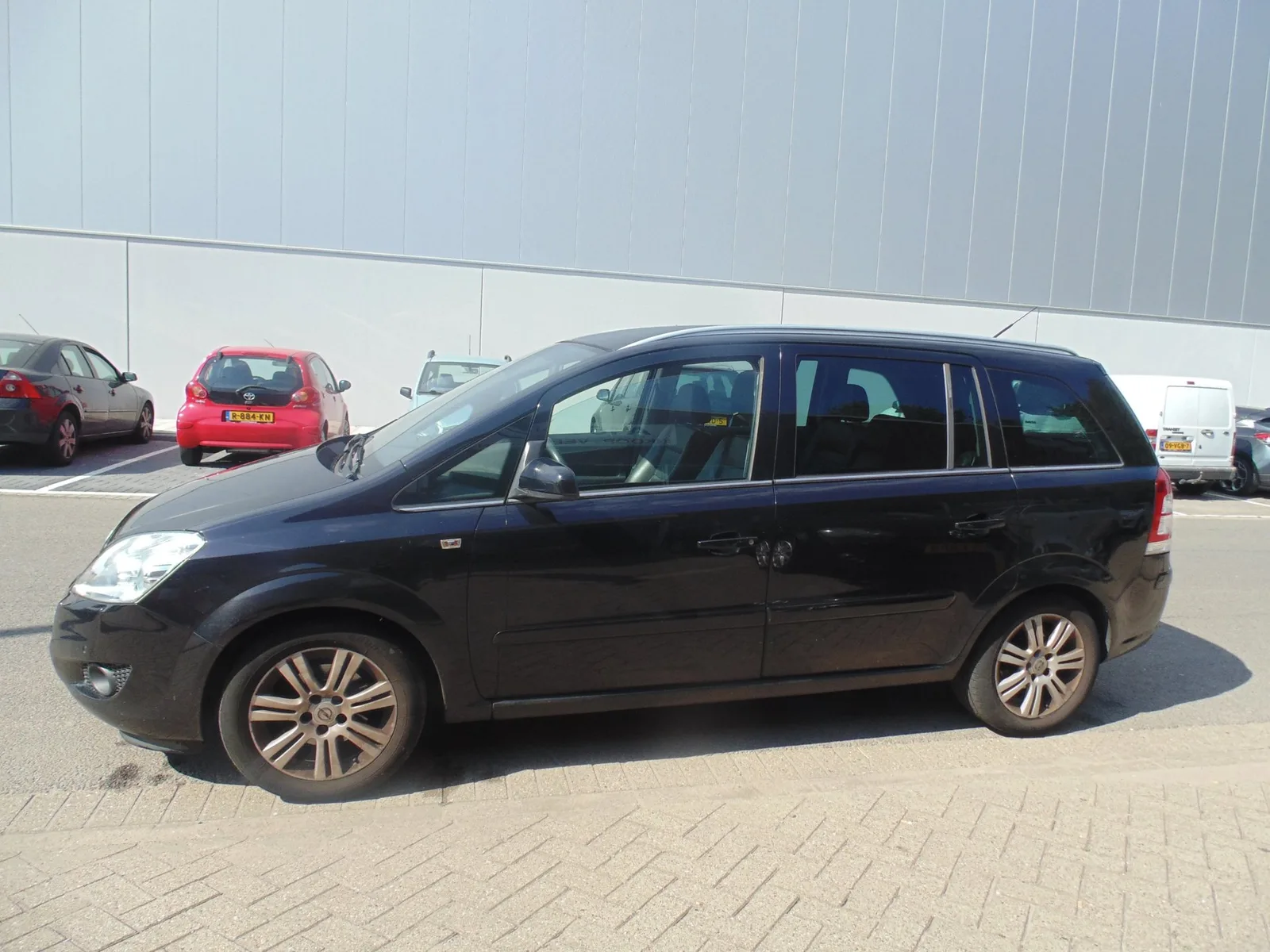 Opel Zafira (2008) — foto 1