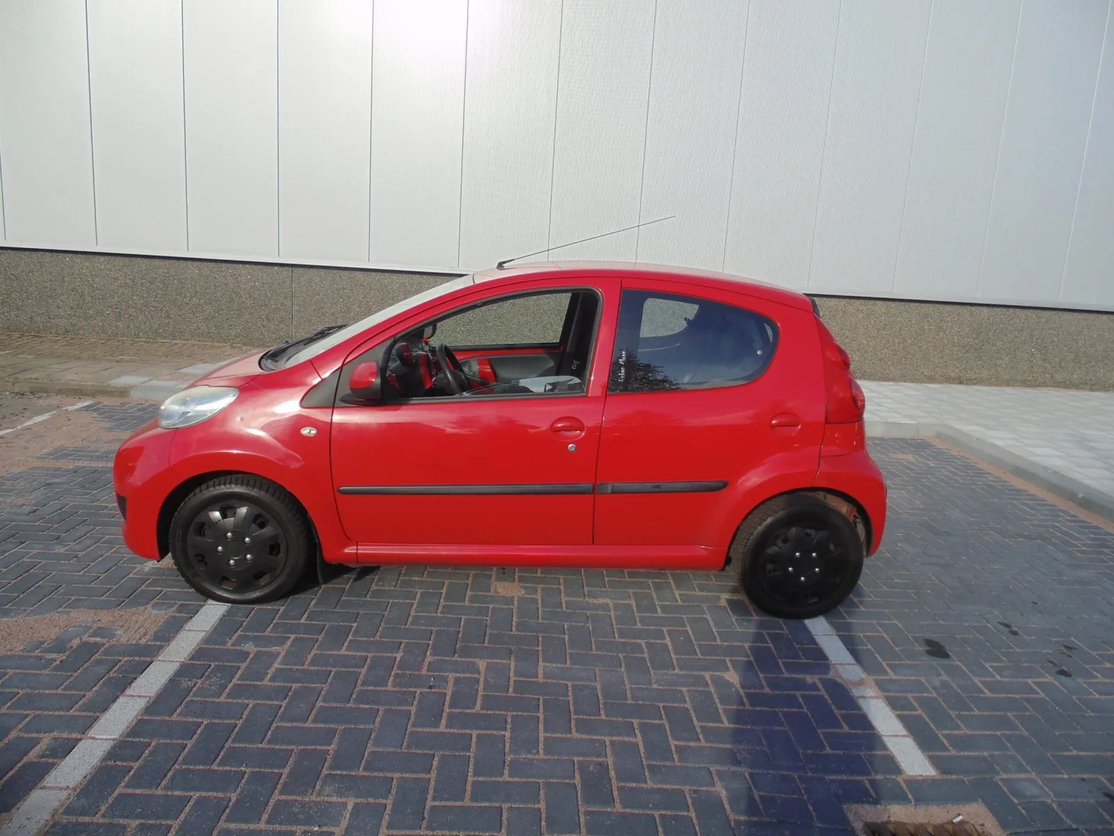 Peugeot 107 (2010) — foto 1