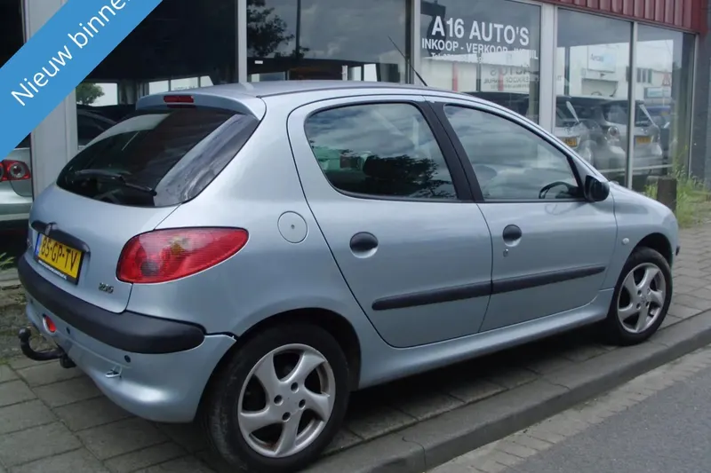 Peugeot 206 (2001)