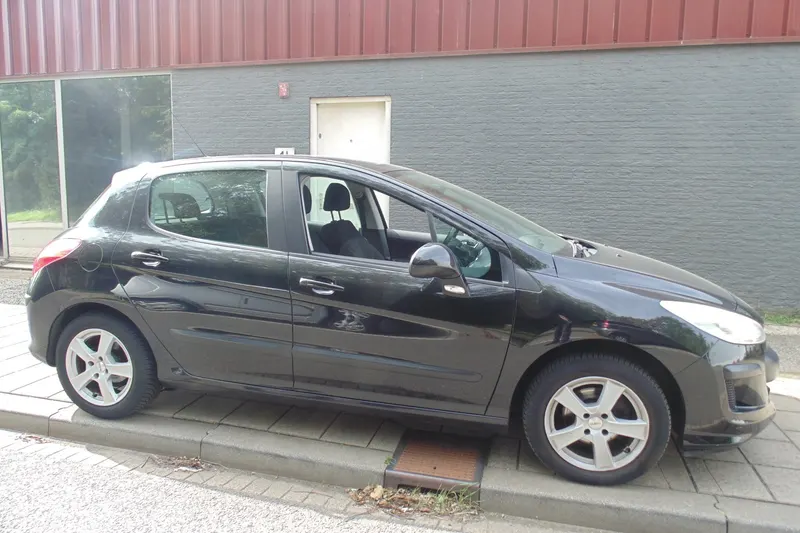 Peugeot 308 (2009)