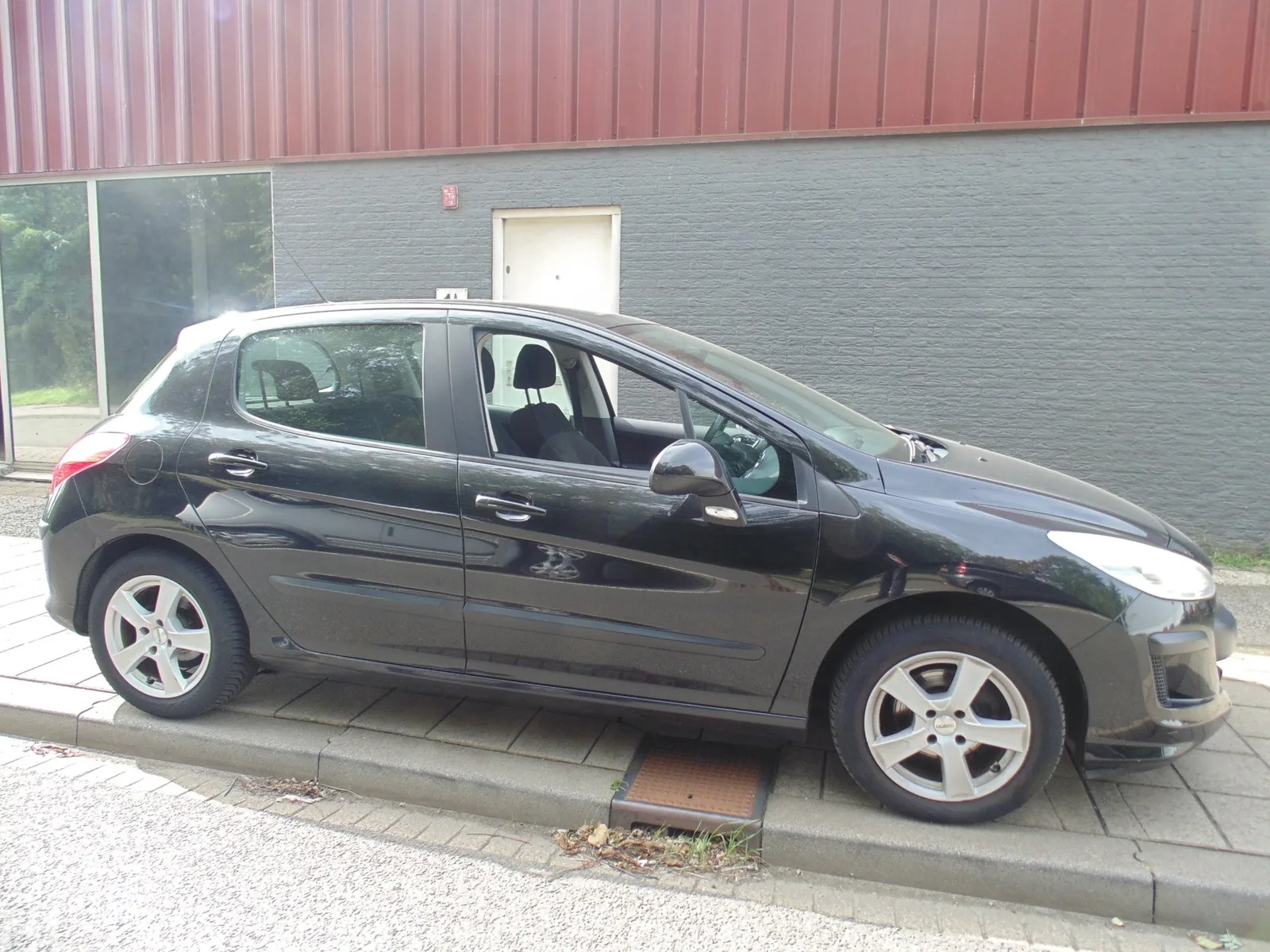 Peugeot 308 (2009) — foto 1