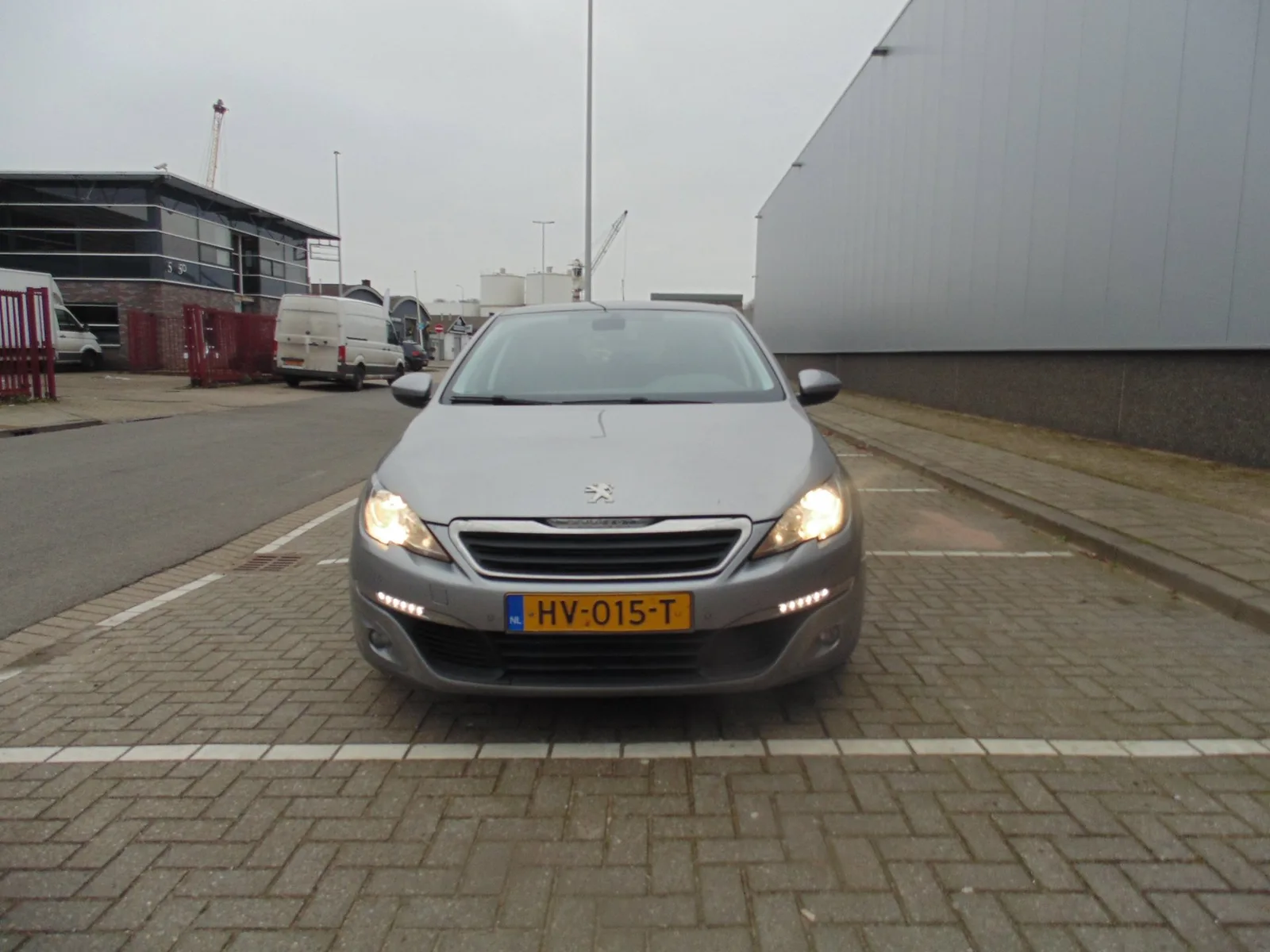Peugeot 308 (2015) — foto 1