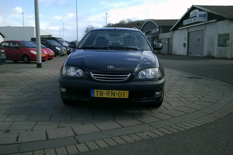 Toyota Avensis (1998)