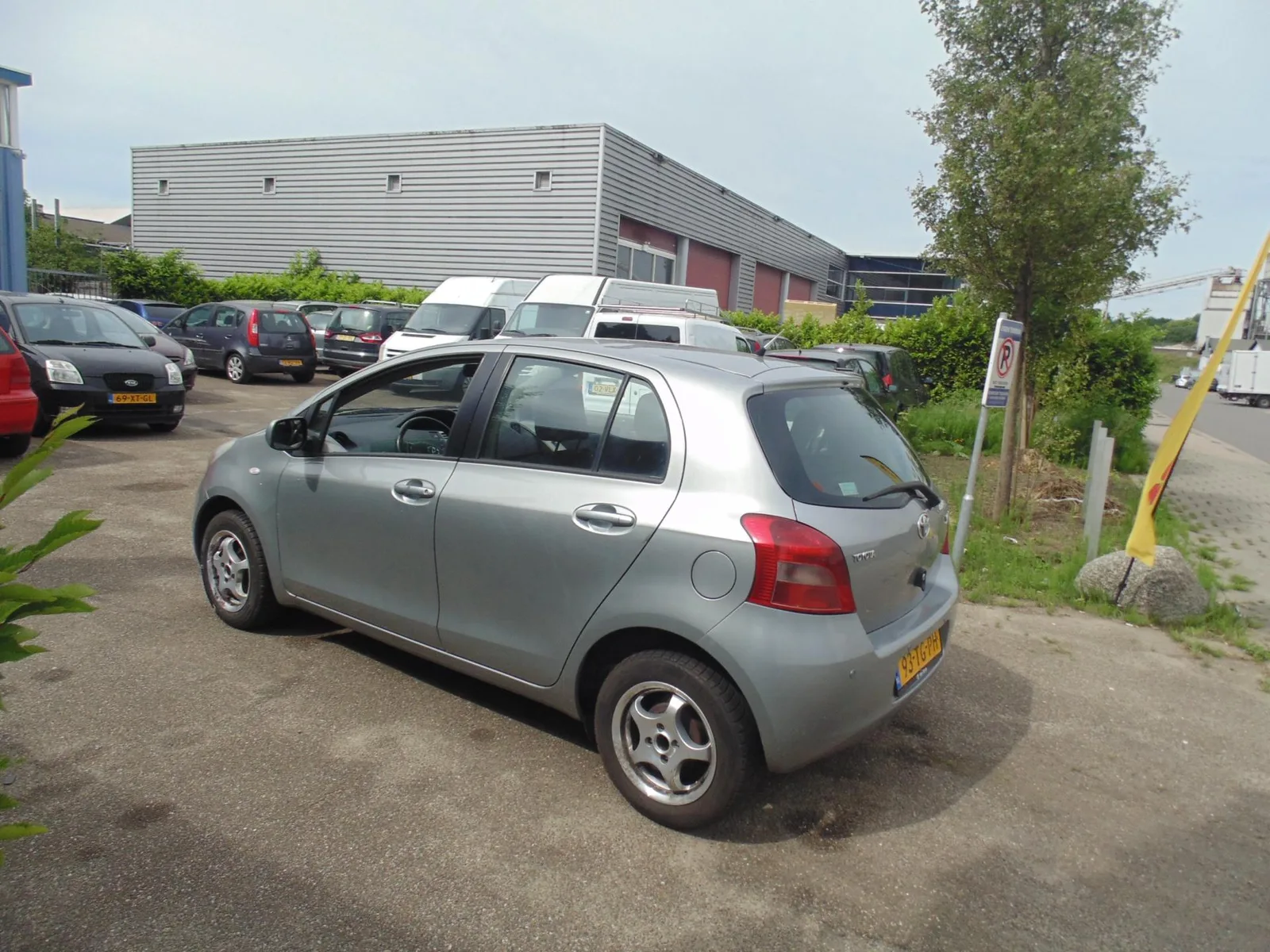 Toyota Yaris (2006) — foto 1