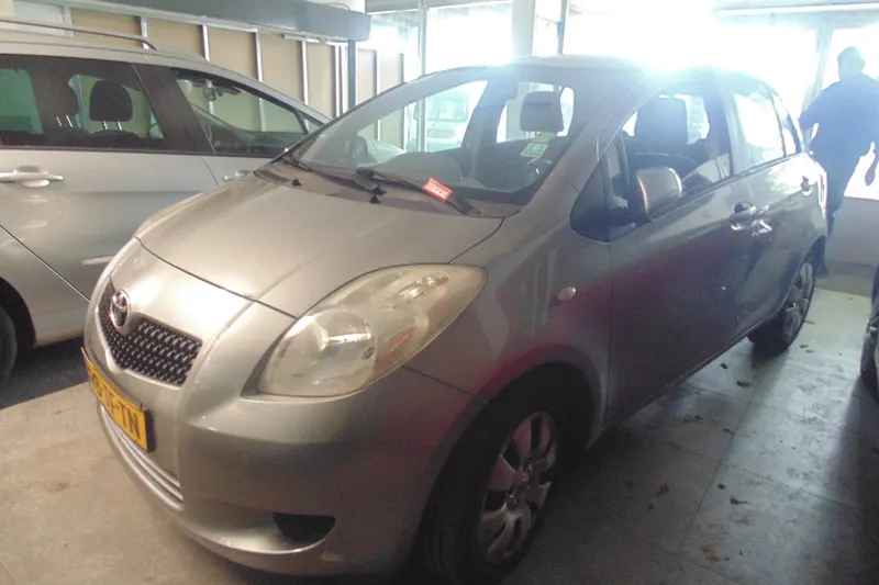 Toyota Yaris (2006)