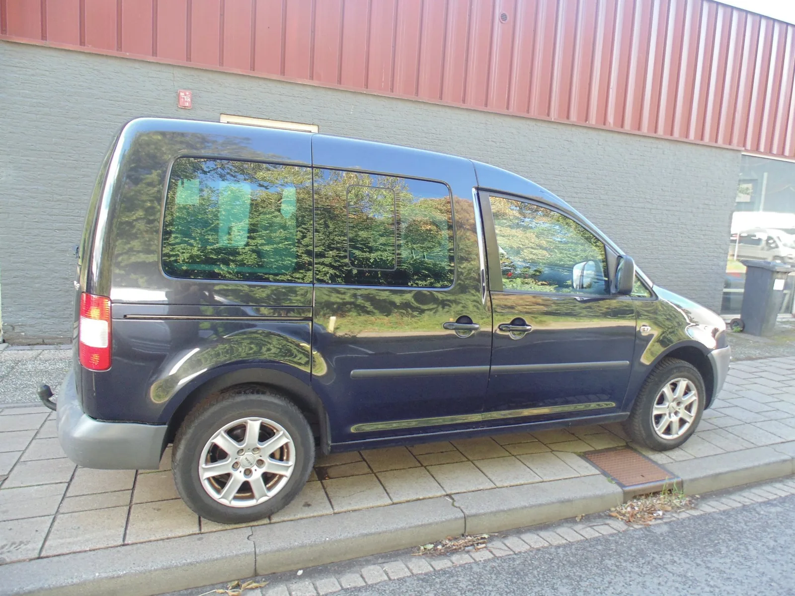 Volkswagen Caddy (2005) — foto 1