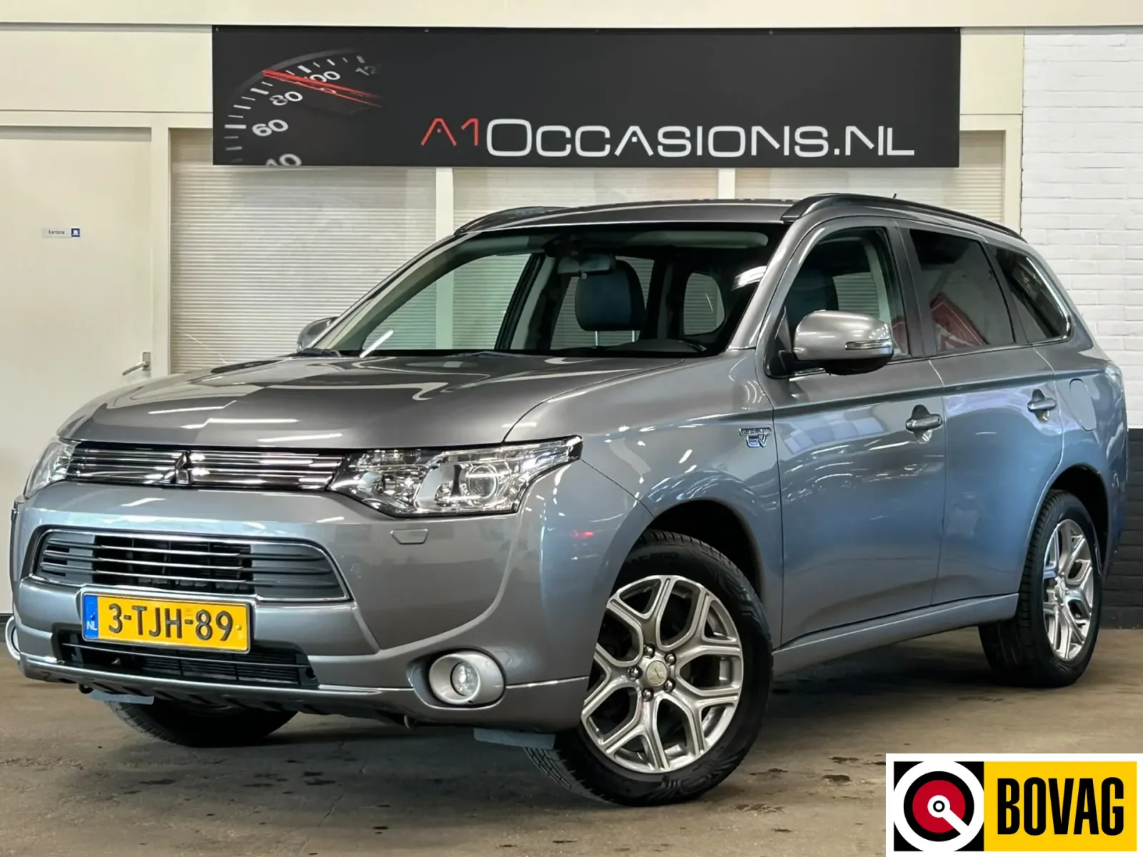 Mitsubishi Outlander (2014) — foto 1