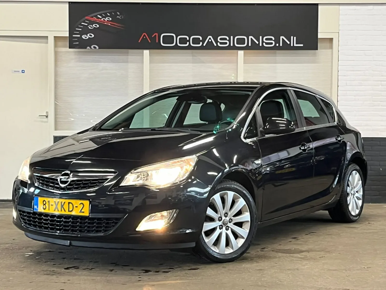 Opel Astra (2012) — foto 1