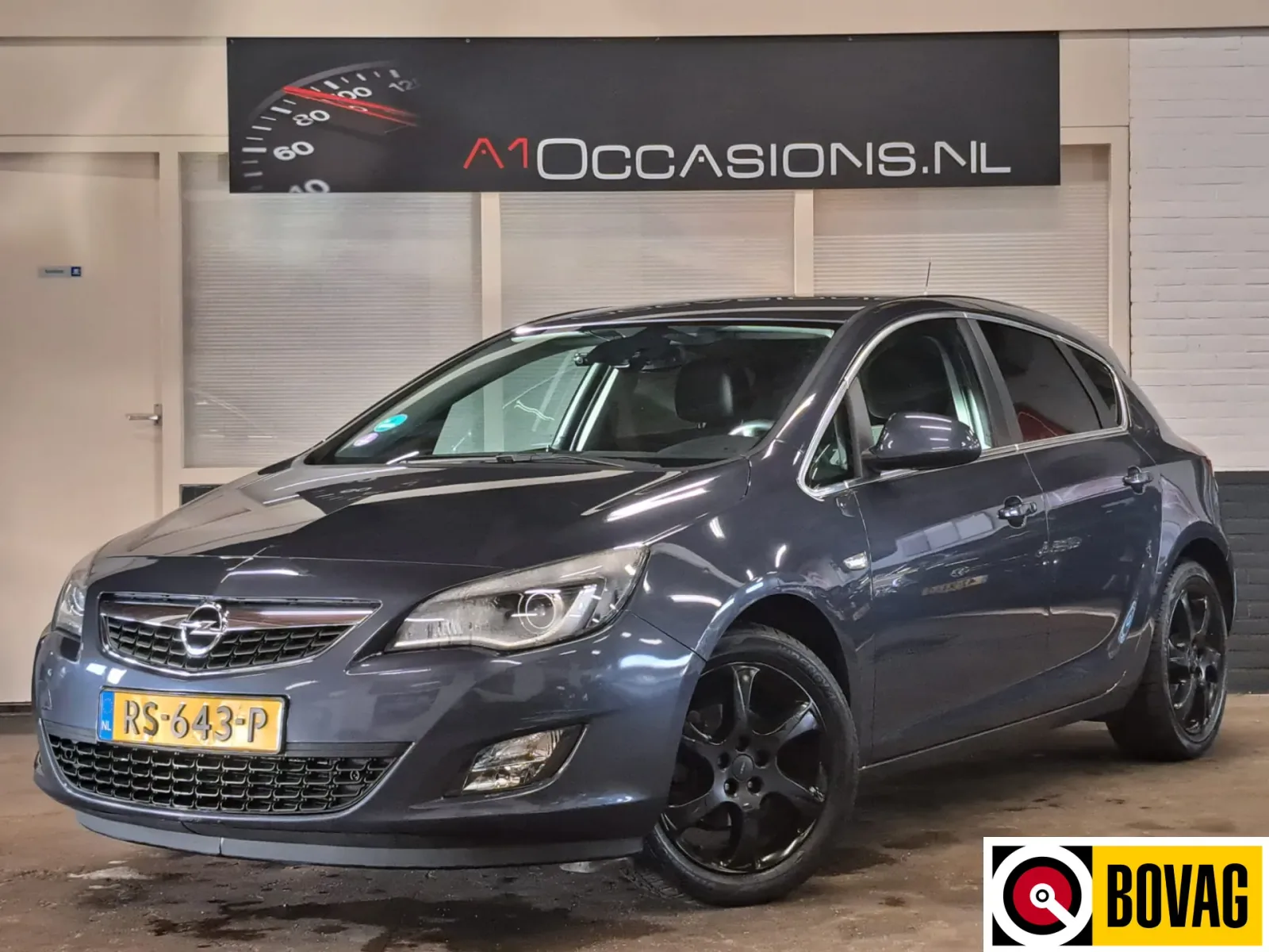 Opel Astra (2010) — foto 1