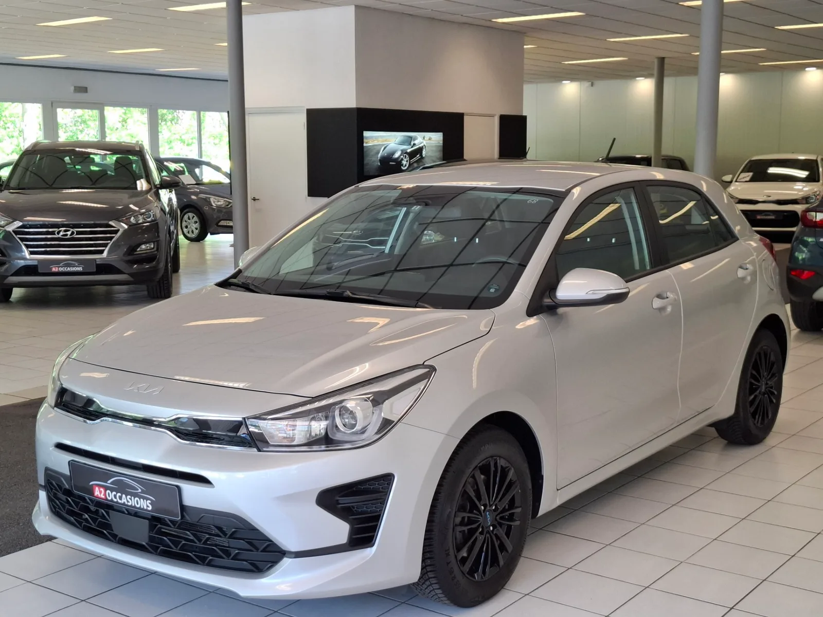 Kia Rio (2023) — foto 1